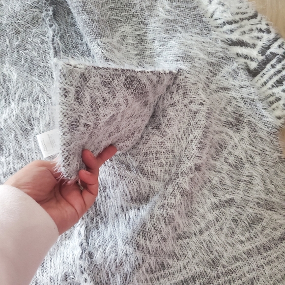 Laura Grey and White Sweater with Filigree Inspired Design Size Medium - Picture 9 of 13